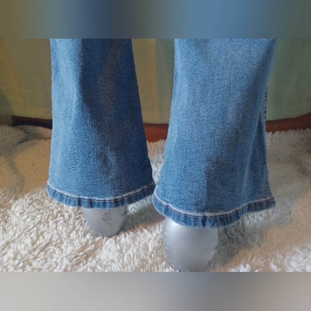 Surprise Blue Jeans Flared - Picture 9 of 11